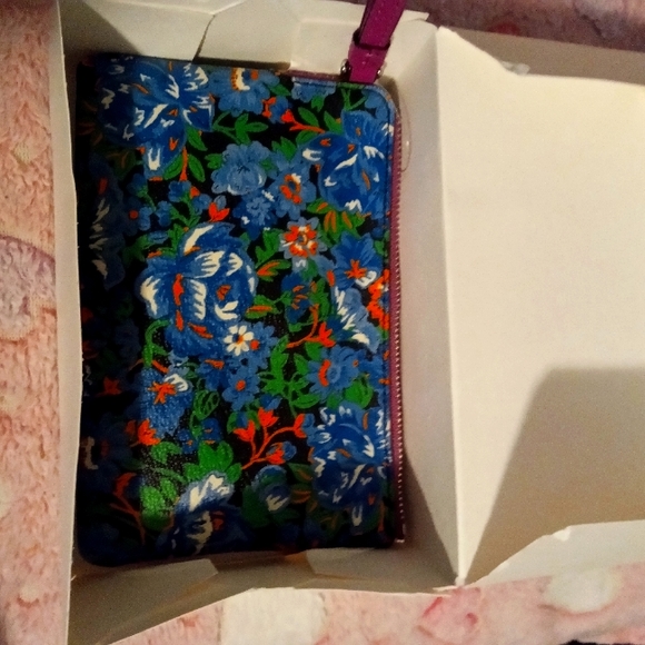 NWT COACH FLORAL HAND WRISTLET - Picture 3 of 4